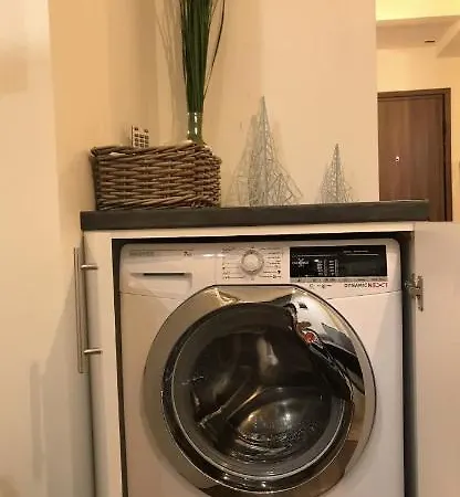 Central Flat ,mitropoleos St. *